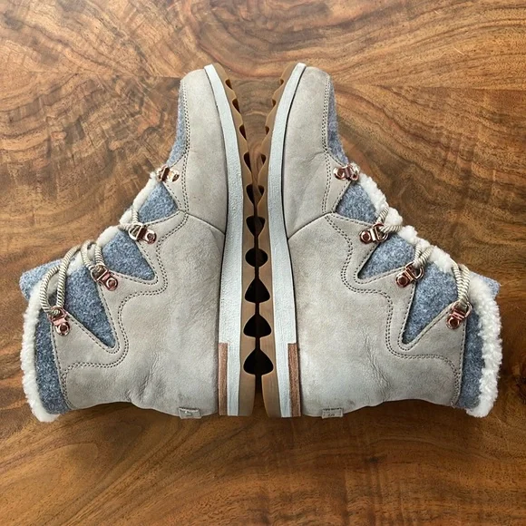 SOREL Sneakchic Alpine Suede Leather Shearling Boots Beige Gray Women’s Size 9 - Picture 13 of 15
